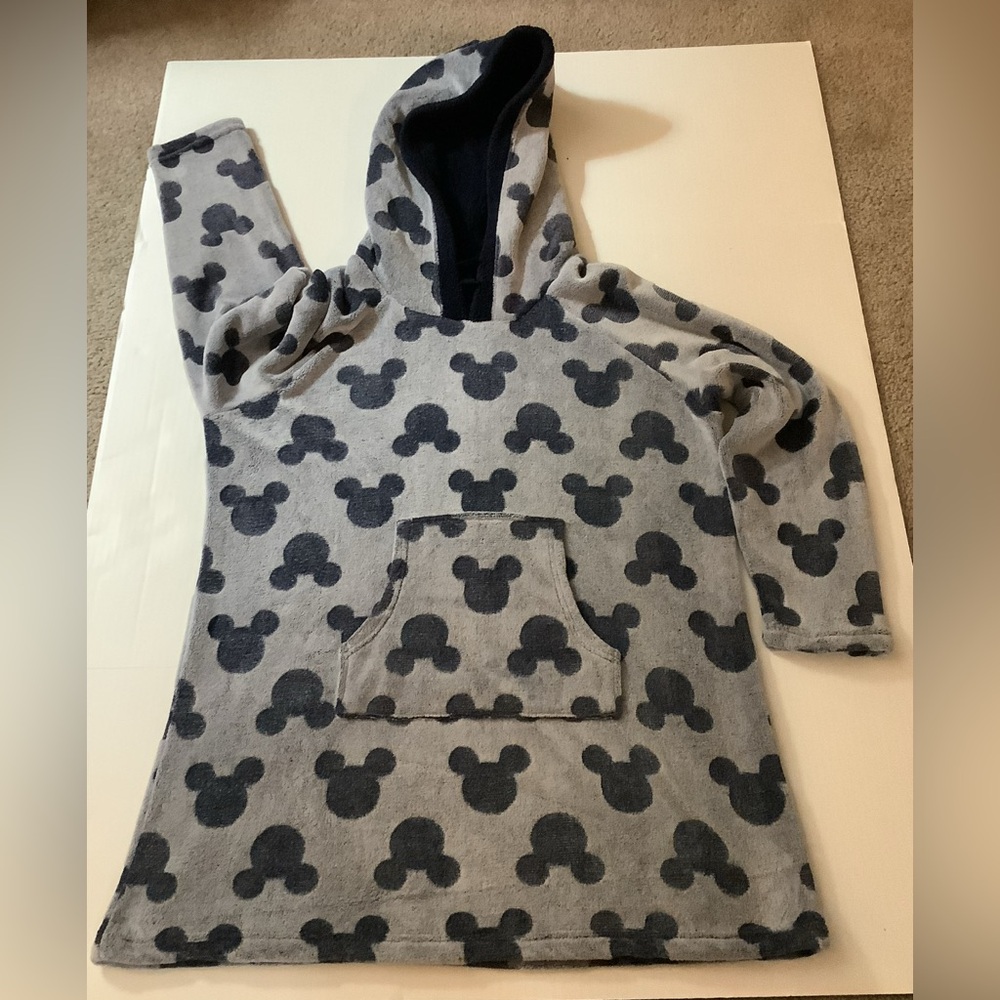 Disney Mickey Hooded Cozy Lounger.